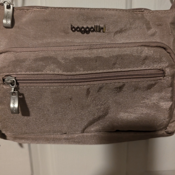 Baggallini Crossbody Bag in Tupe Medium Size - Picture 1 of 9